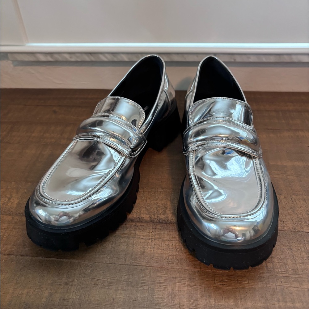 Like New Nine West Lug Sole Silver Loafers